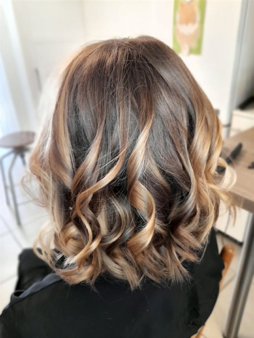 Balayage caramel sur carré wavy ondulé — S-MH'air